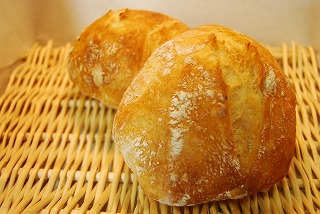 リュスティック 水分の多いフランスパン。 モチモチの食感で噛めば噛むほど味がでます